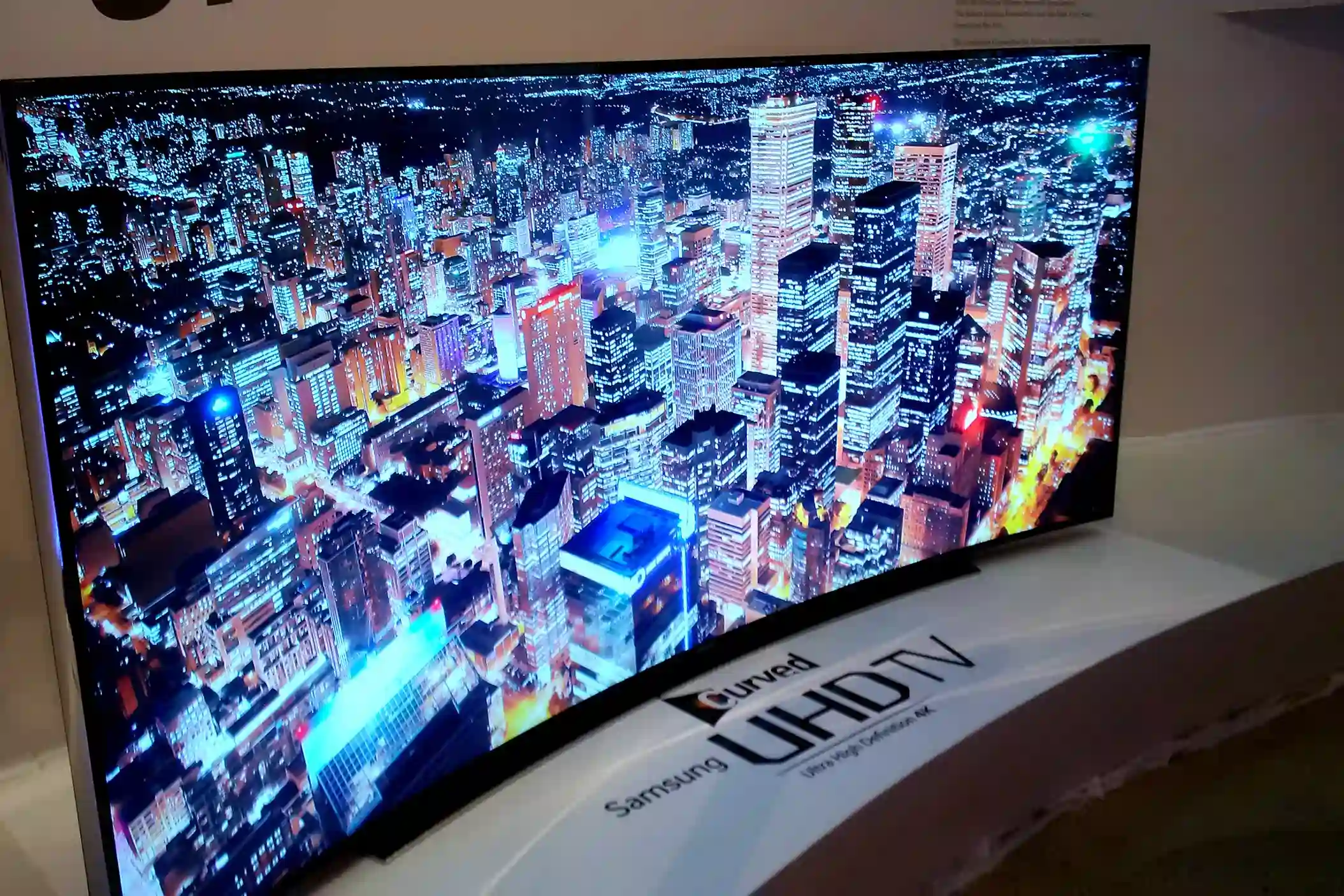 تلویزیون خمیده